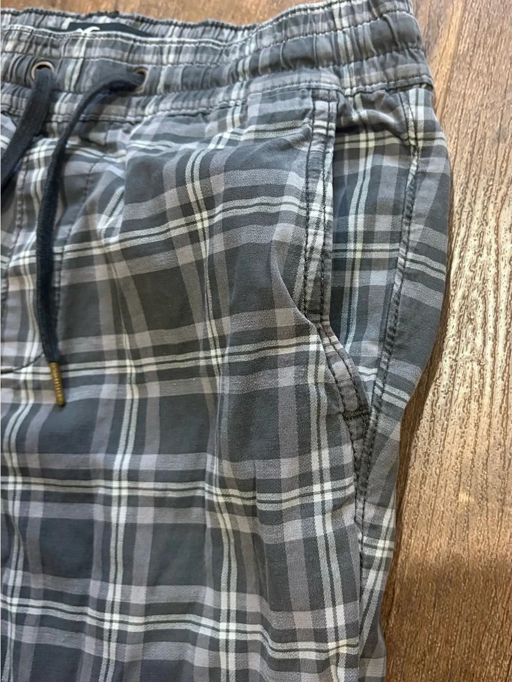 Hollister Men's Black & Gray Plaid Jogger Pants